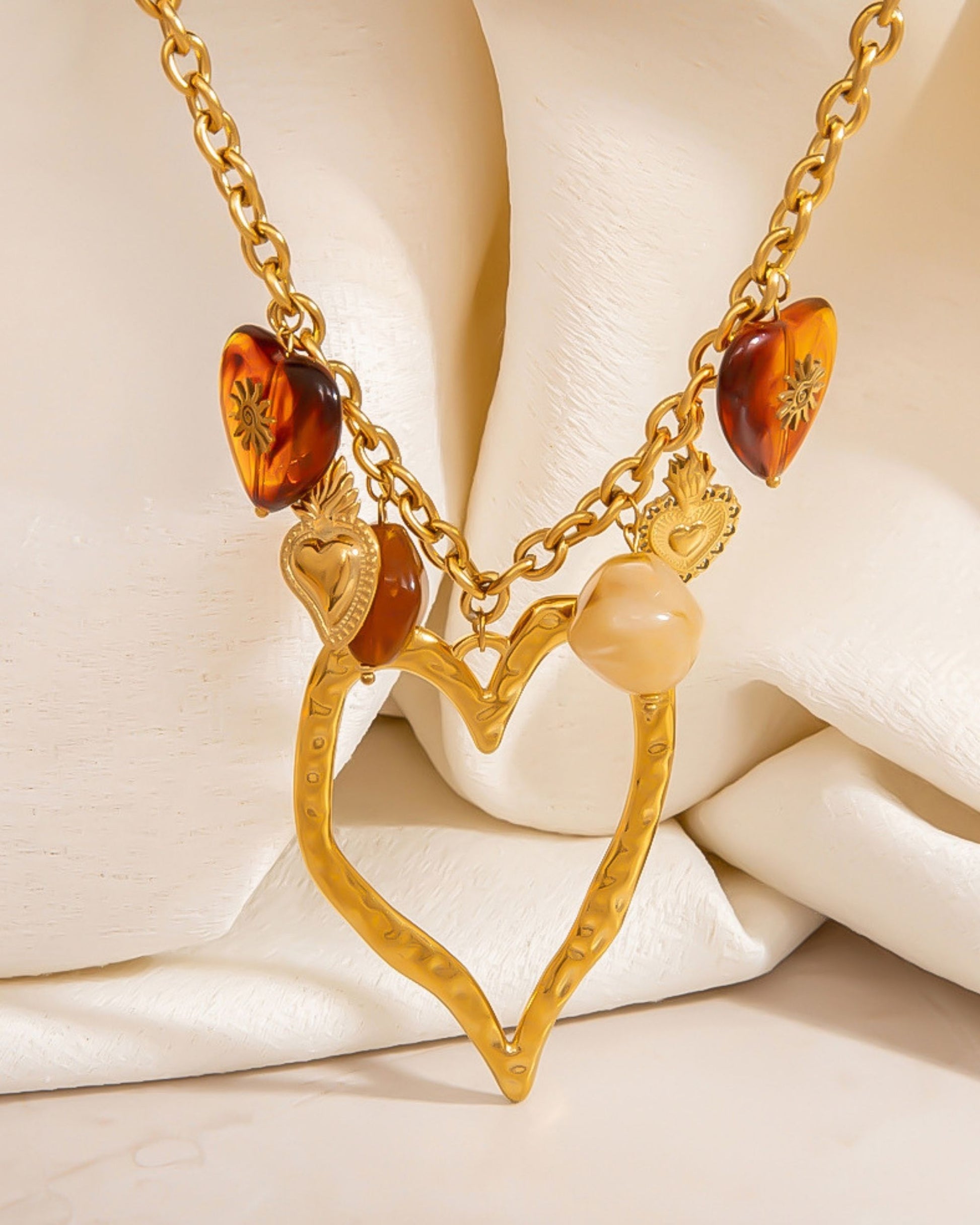 Gold_Notting_Heart_Necklace_5