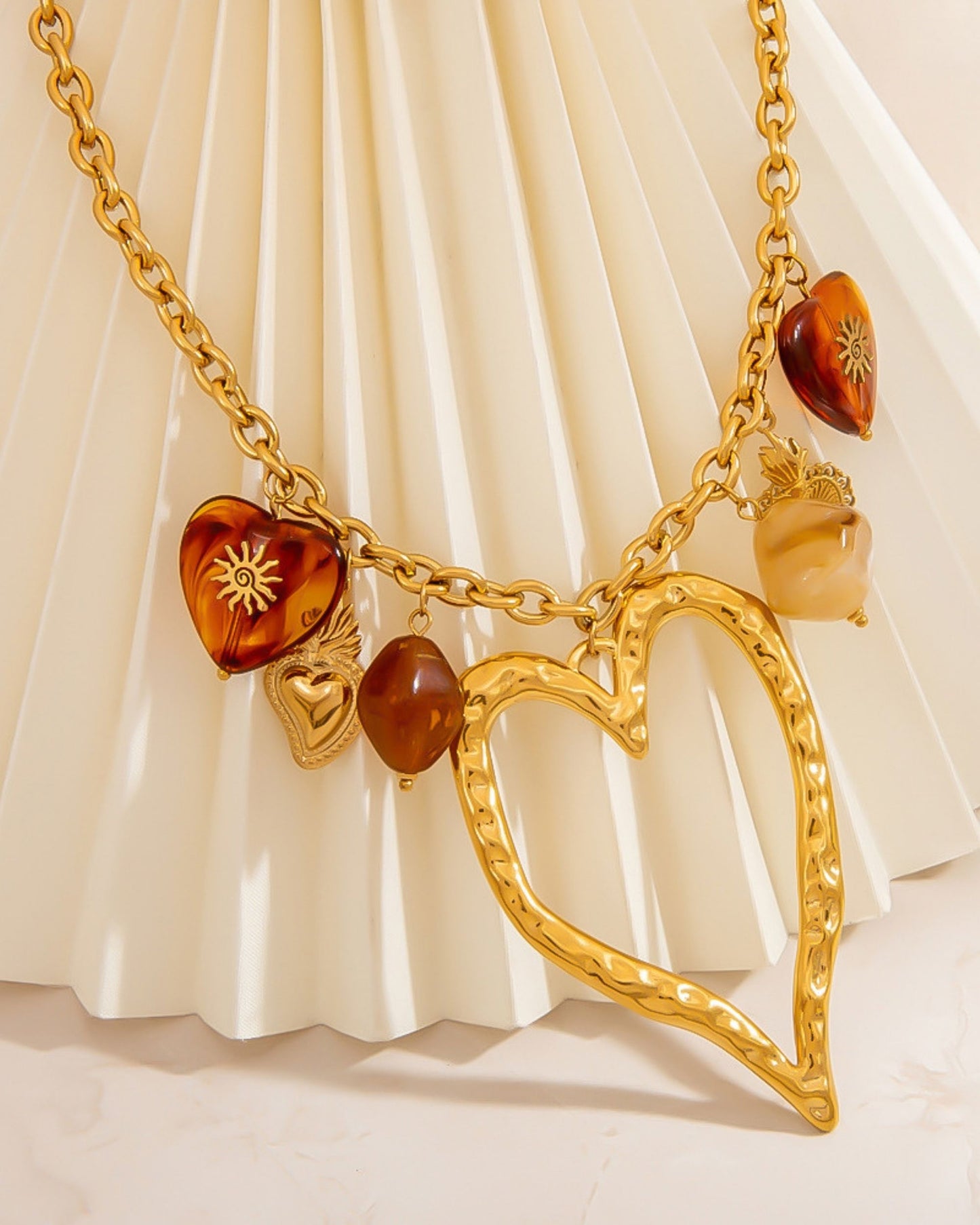 Gold_Notting_Heart_Necklace_6