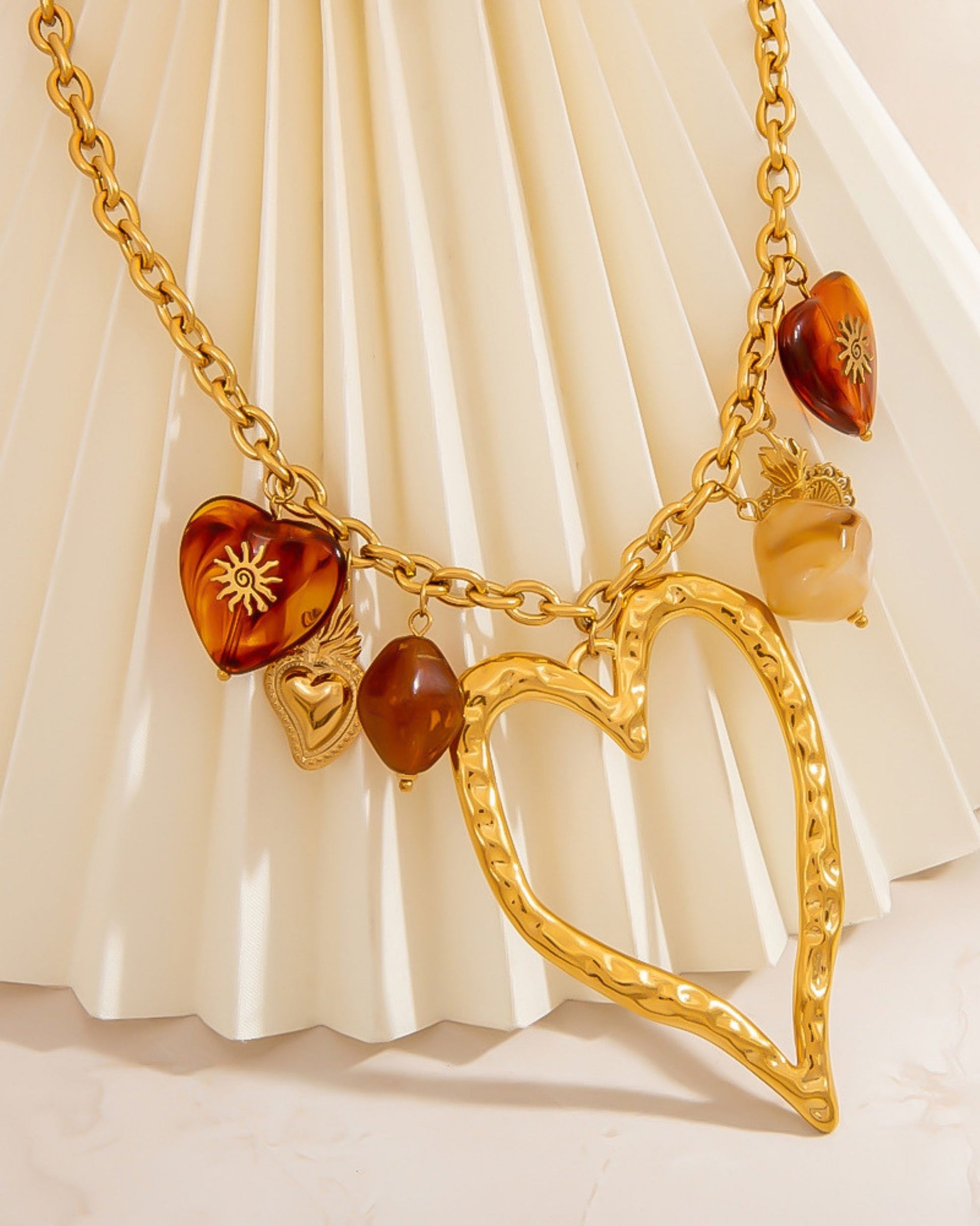 Gold_Notting_Heart_Necklace_6