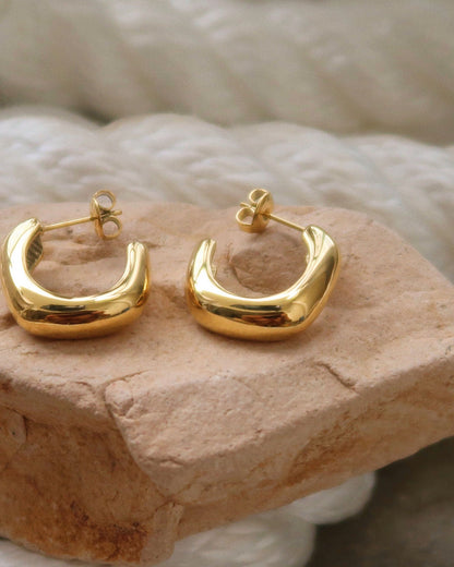 Gold_Open_Square_Stud_Earrings_3