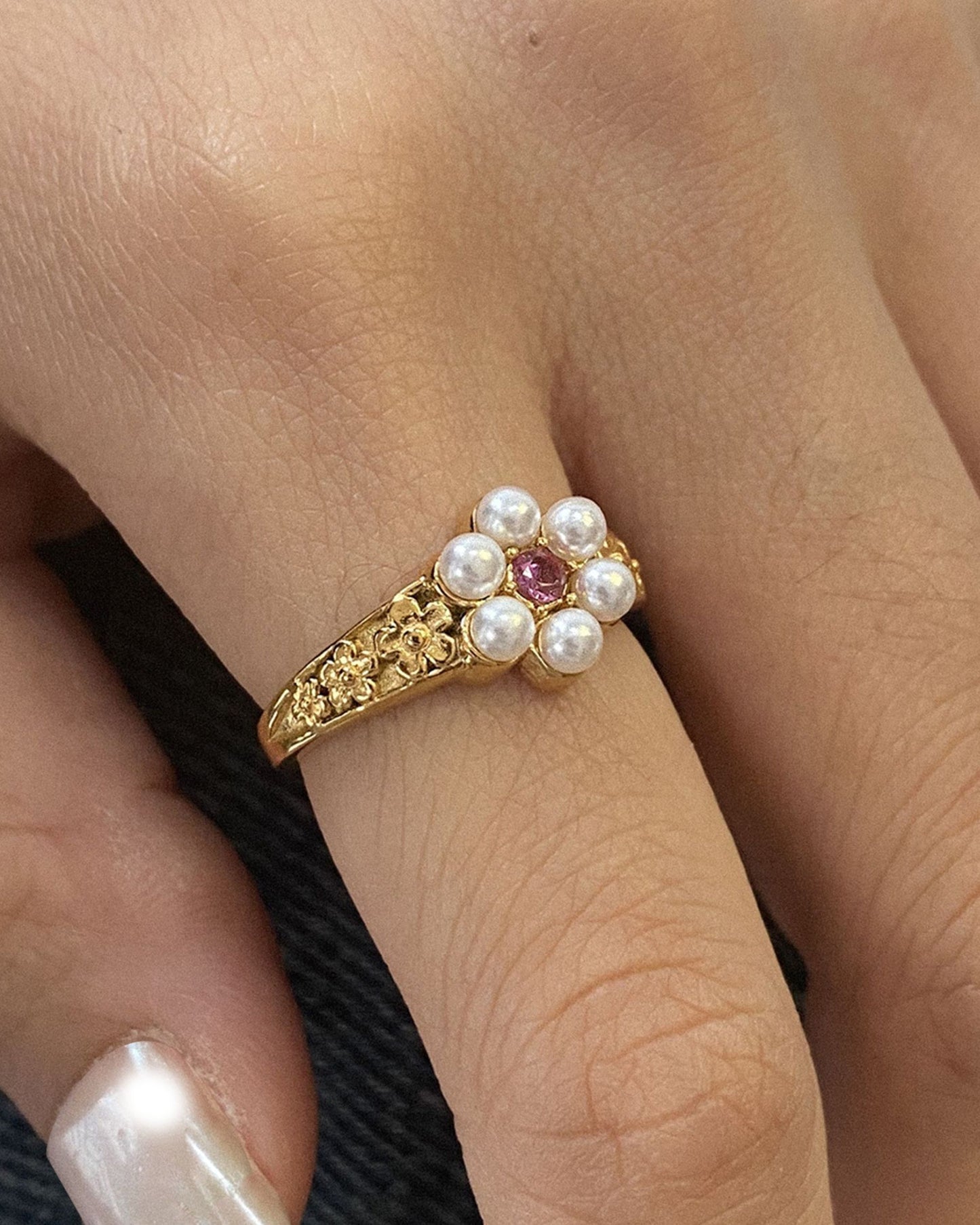 Gold_Petite_Daisy_Ring_2