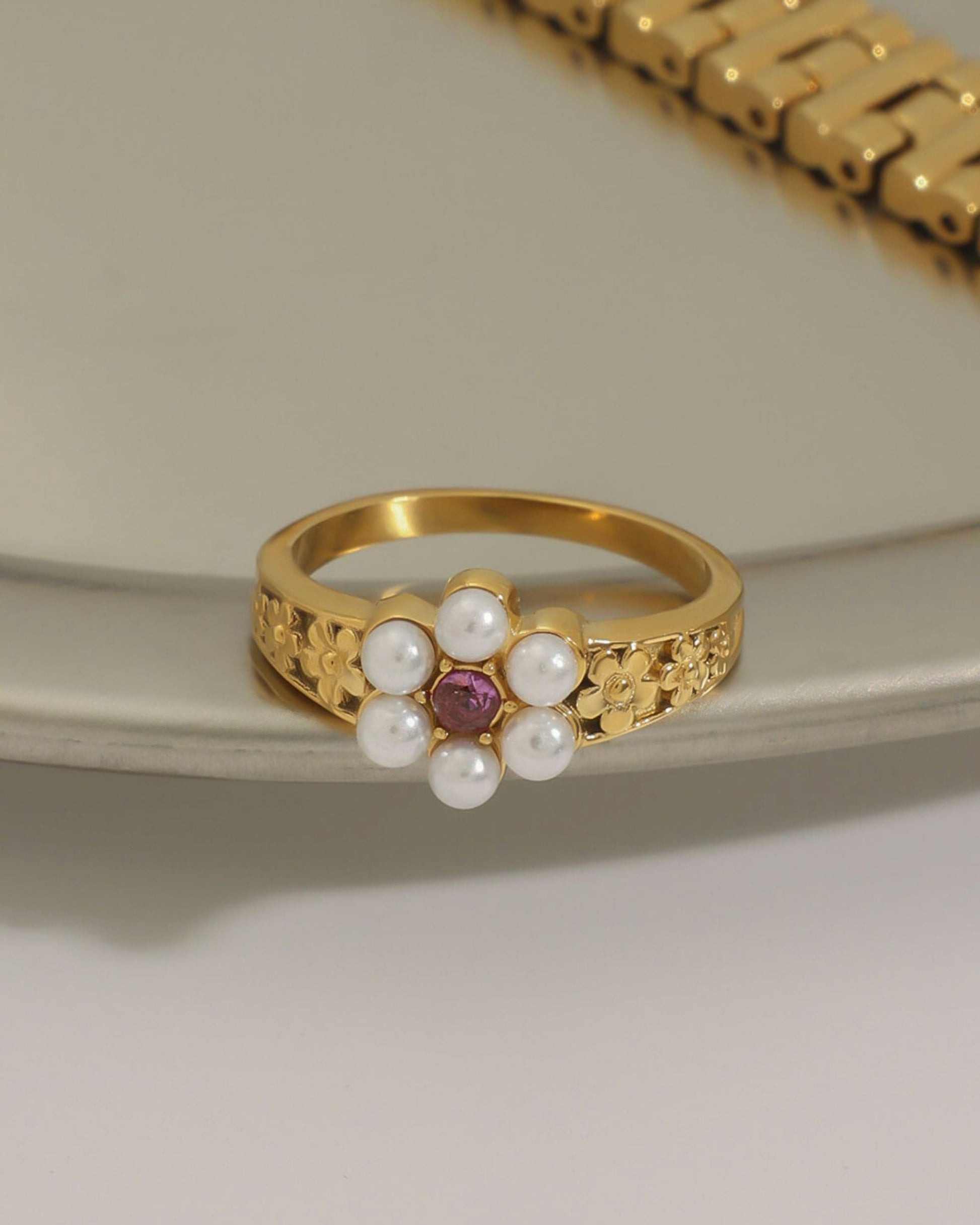 Gold_Petite_Daisy_Ring_3