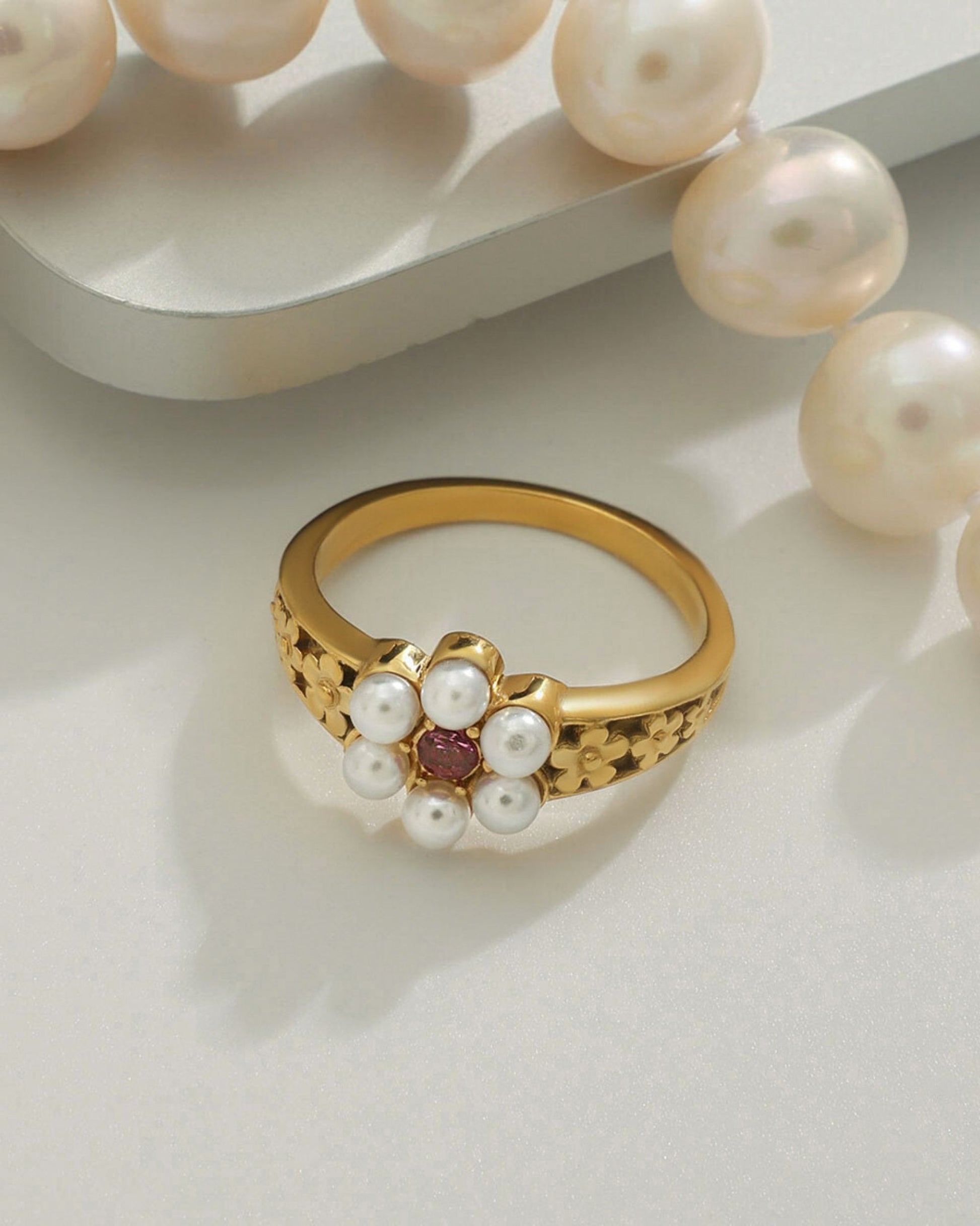 Gold_Petite_Daisy_Ring_4
