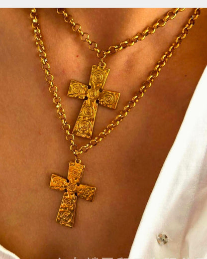 Gold_Shell_Cross_Pendant_Necklace_2