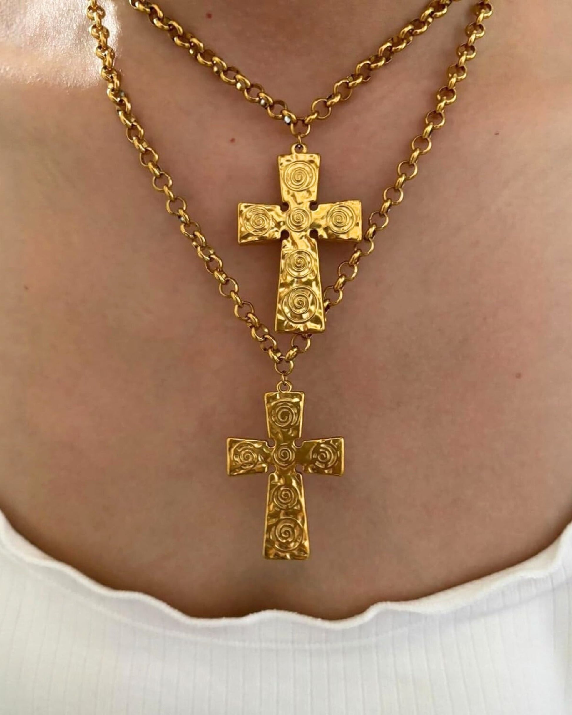 Gold_Shell_Cross_Pendant_Necklace_5