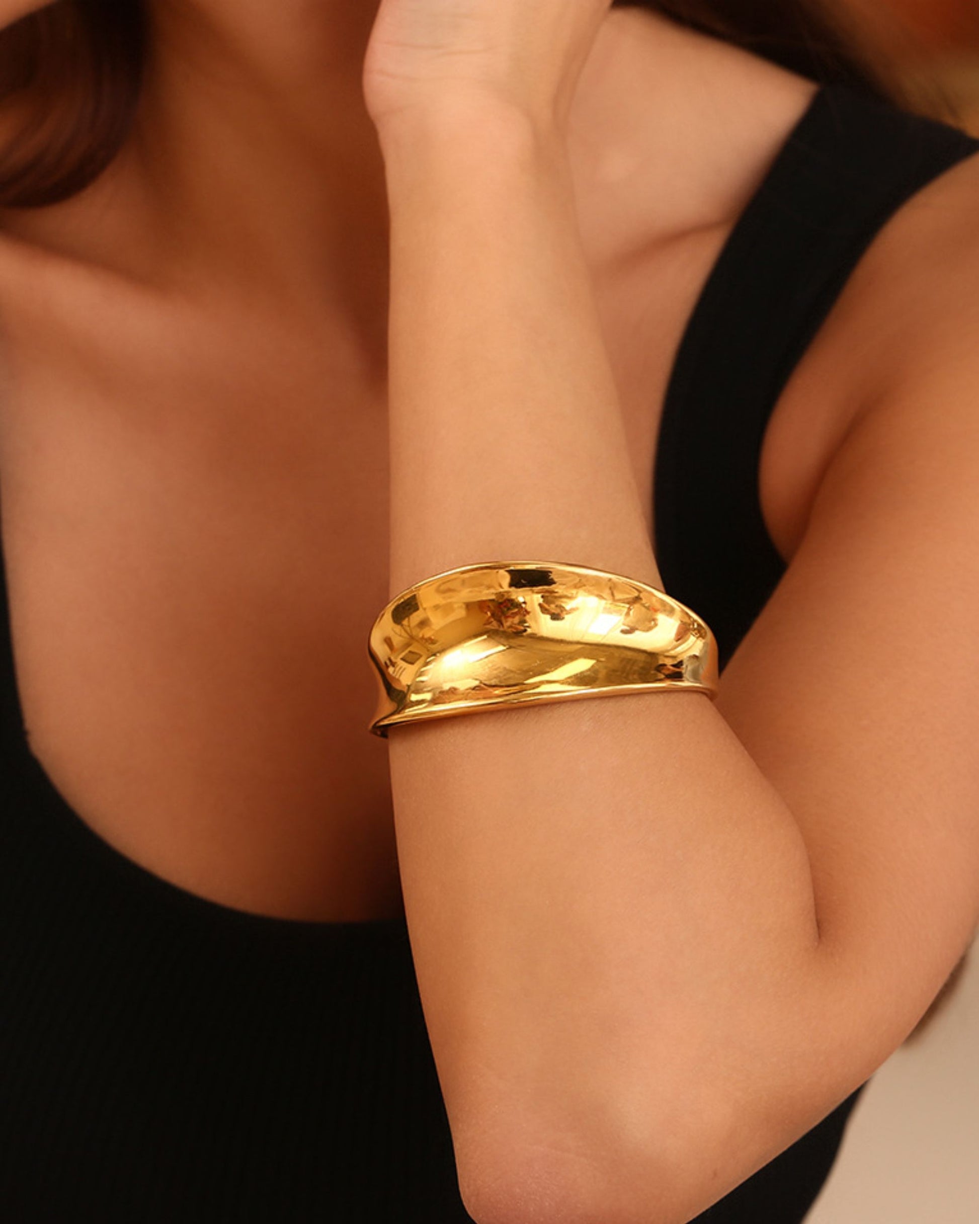 Gold_Solace_Arc_Bangle_2