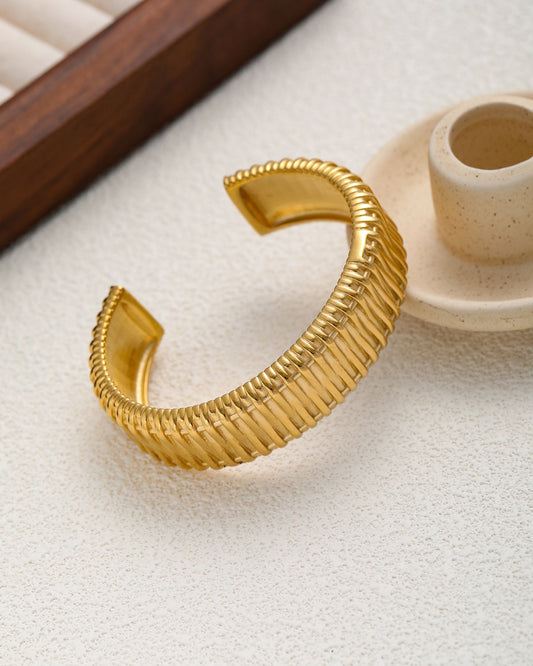 Gold_Spinewave_Bangle_1