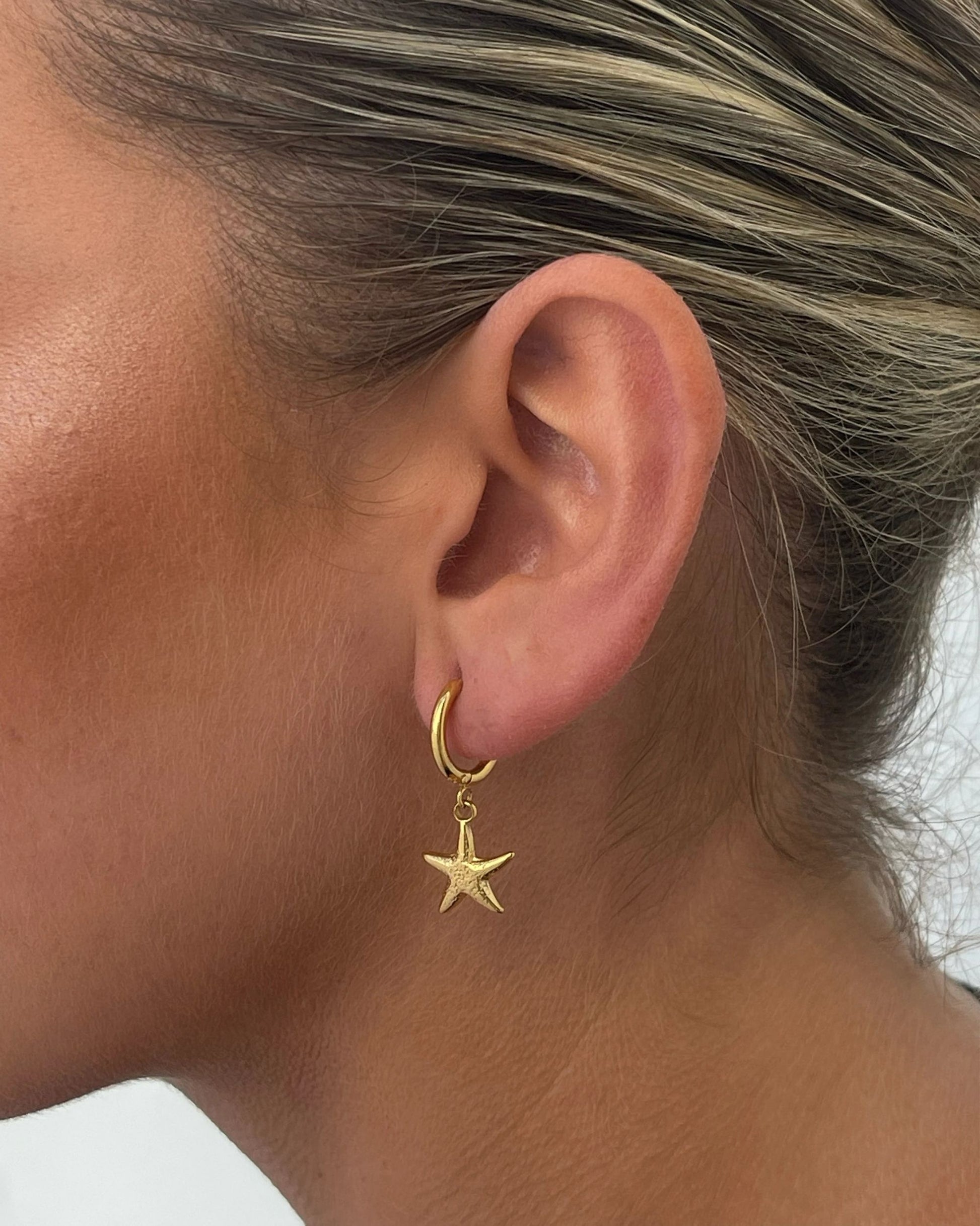 Gold_Starfish_Hoop_Earrings_5