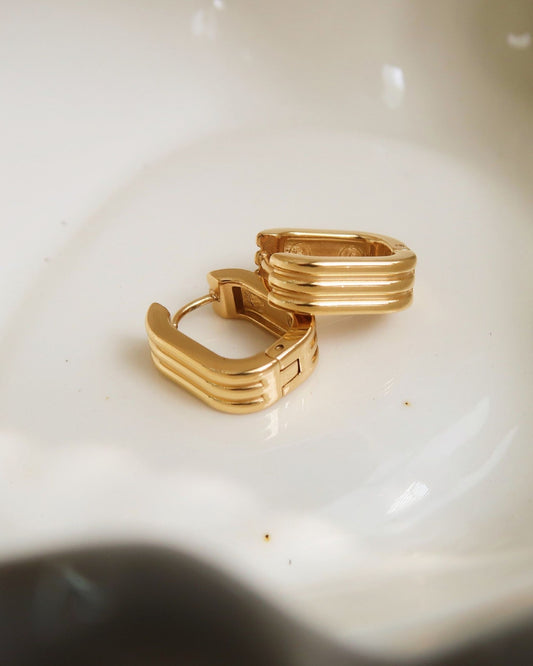 Gold_Stripe_Hoop_Earrings_1