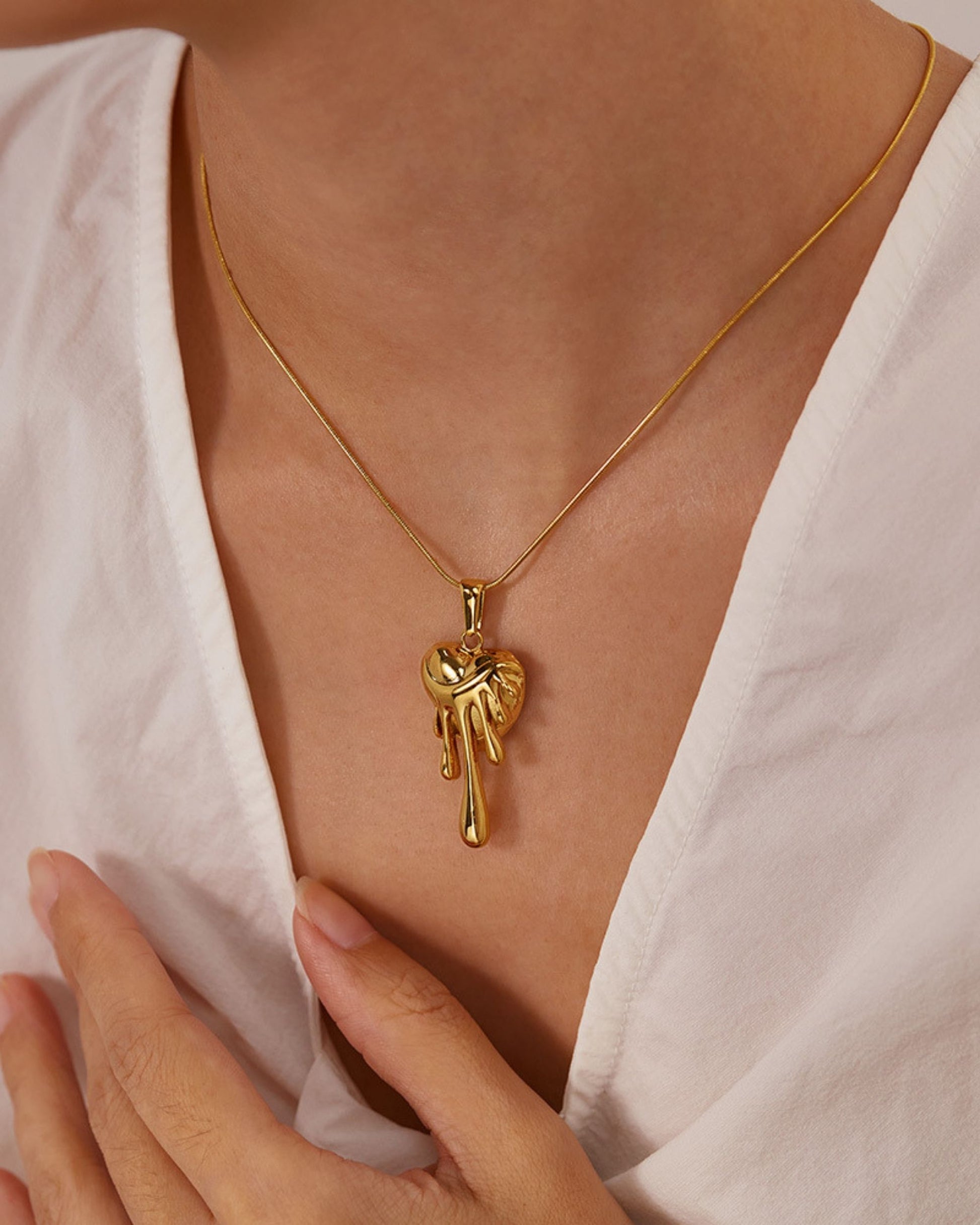 Gold_Thalassa_Vein_Necklace_4