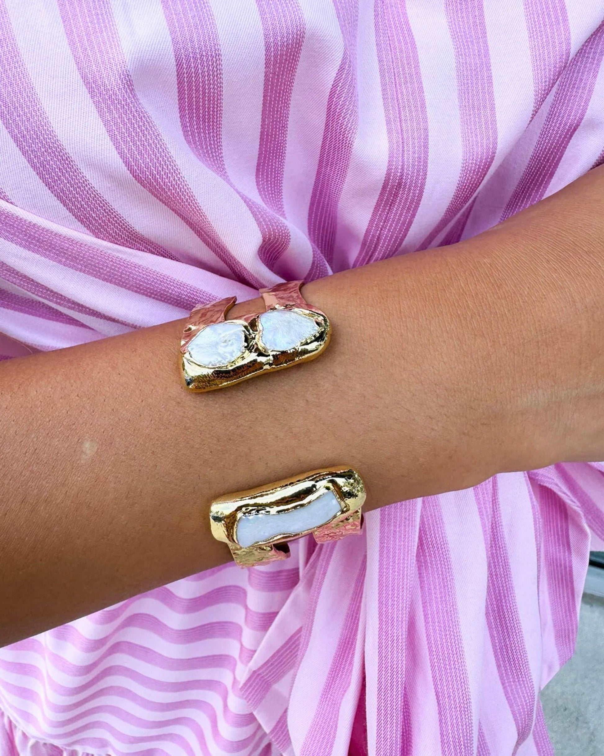 Gold_Vein_Pearl_Duo_Bangle_4