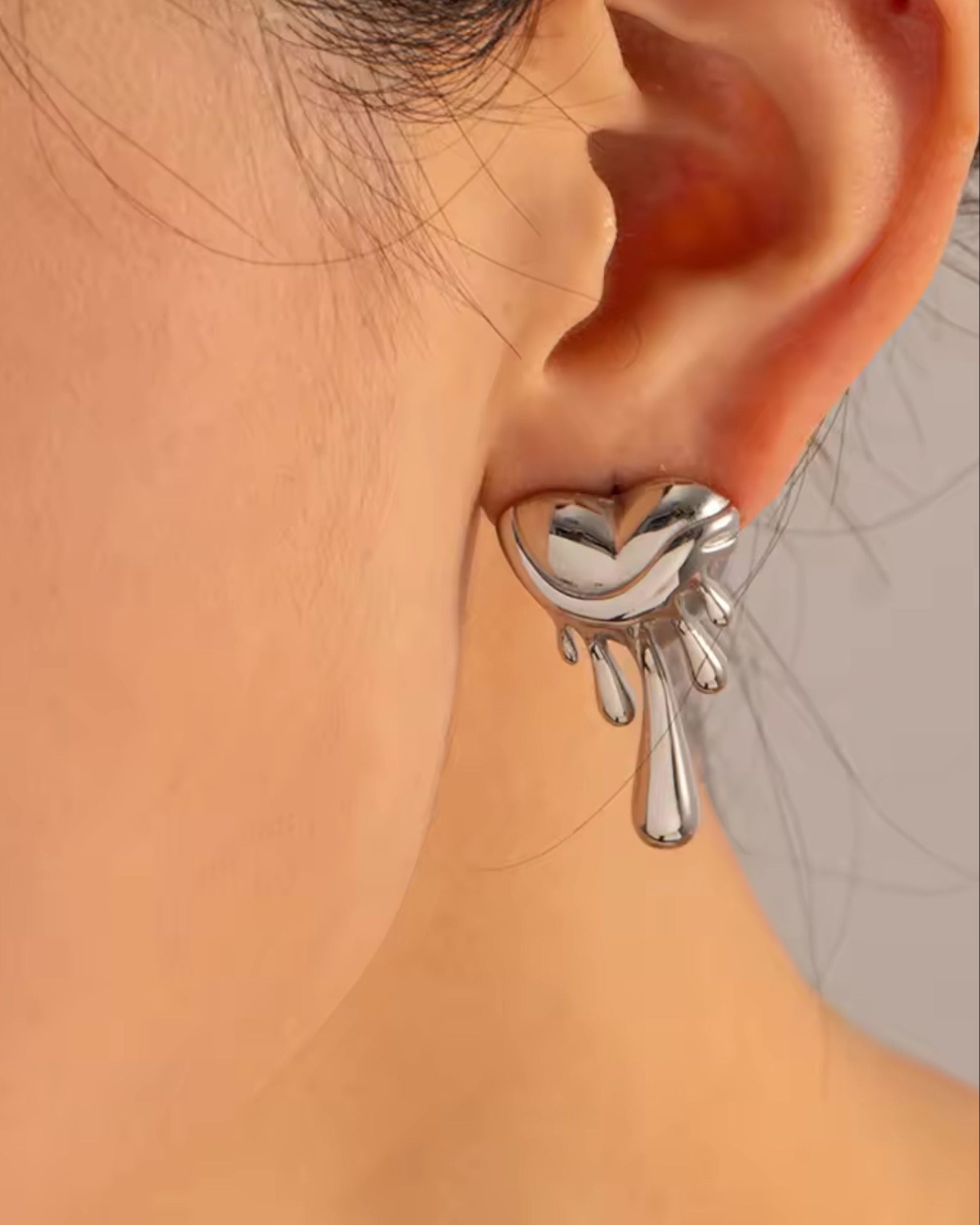 Silver_Dripping_Heart_Stud_Earrings_2