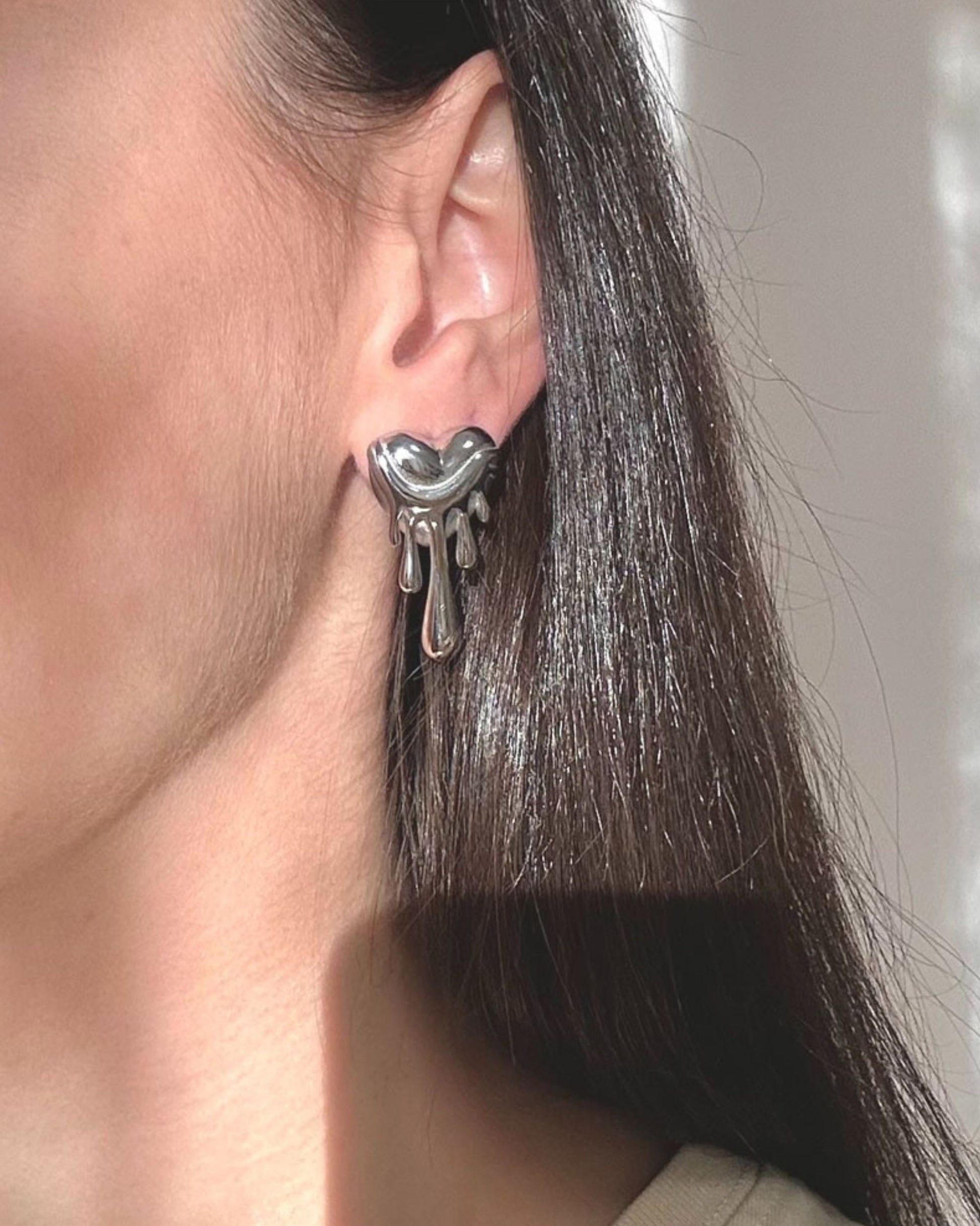 Silver_Dripping_Heart_Stud_Earrings_4