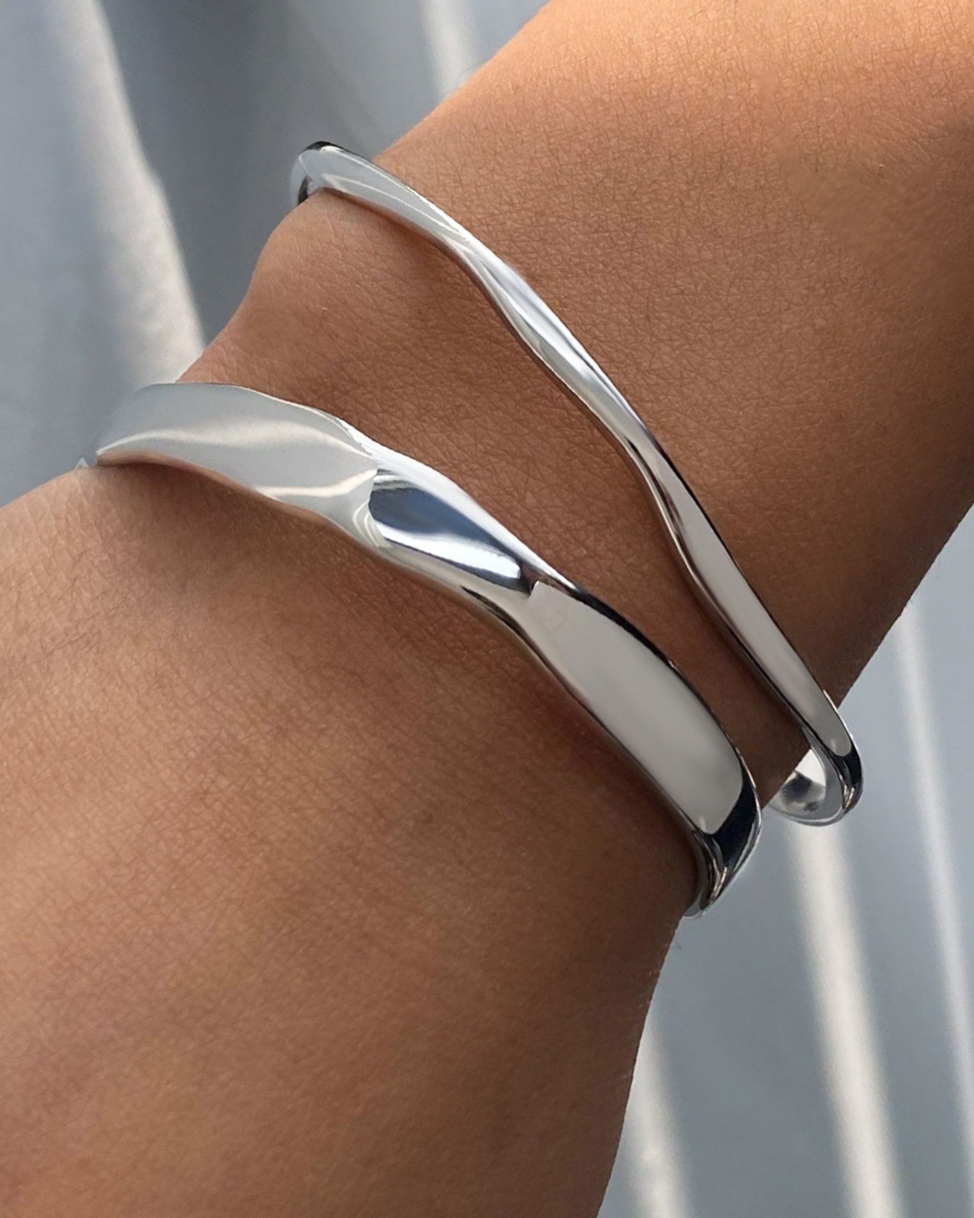 Silver_Nora_Flow_Bangle_2