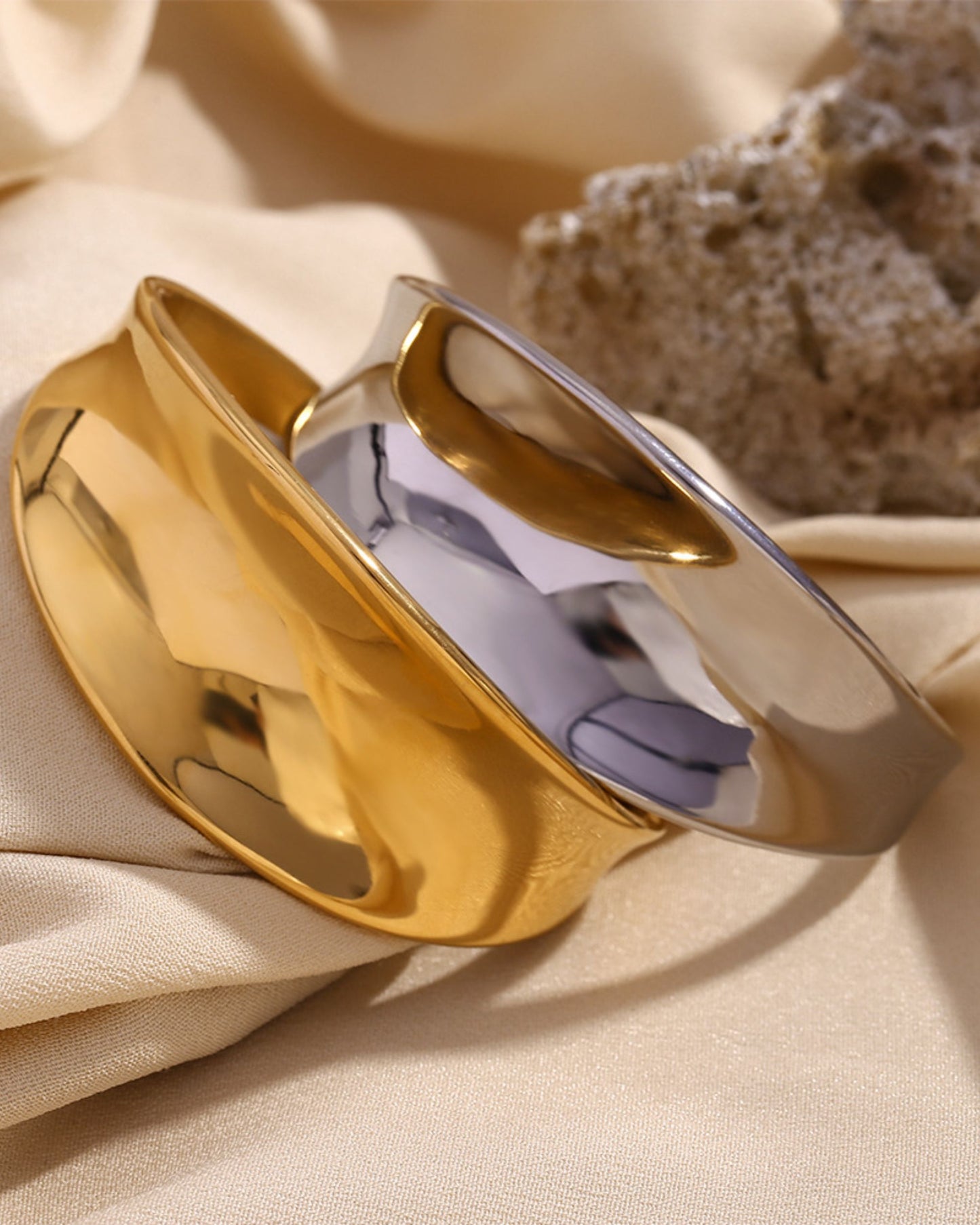 Siver_Solace_Arc_Bangle_4